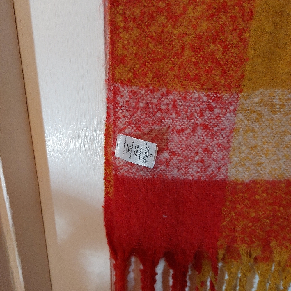Scarf/Wrap - Picture 2 of 3